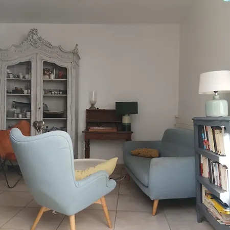 Dans Un Atypique